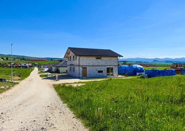 PREDAJ:MODERNÝ DVOJDOM V OBCI NEMEŠANY – 2 DOMY PRE 2 RODINY