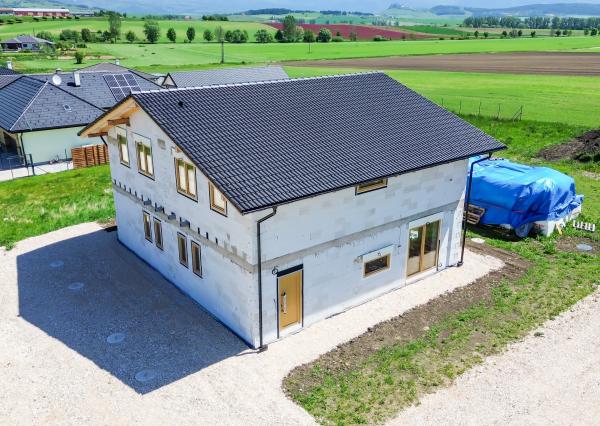 PREDAJ:MODERNÝ DVOJDOM V OBCI NEMEŠANY – 2 DOMY PRE 2 RODINY