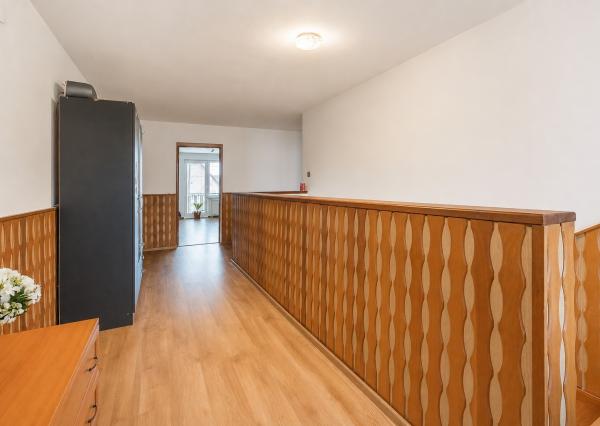 PREDAJ - 5 izbový rodinný dom s garážou | Beckov