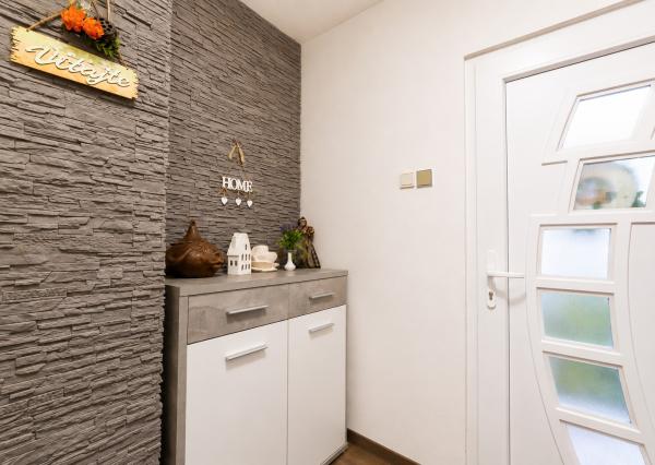 PREDAJ - 5 izbový rodinný dom s garážou | Beckov
