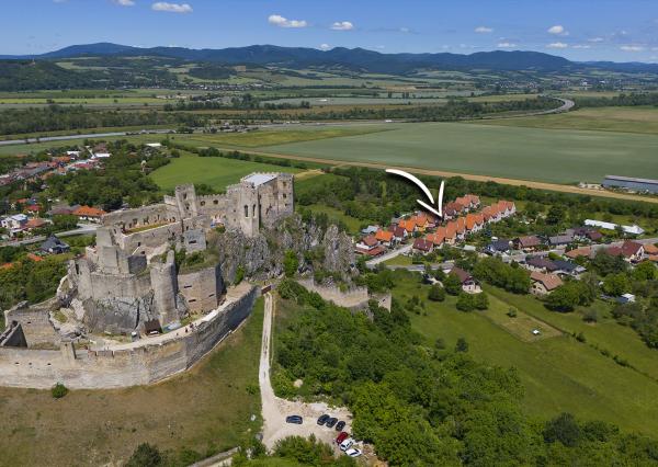 PREDAJ - 5 izbový rodinný dom s garážou | Beckov