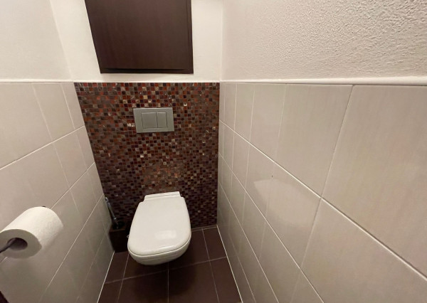 Na prenájom 3-izbový byt s balkónmi a 2 parkovacími miestami v Záhorskej Bystrici