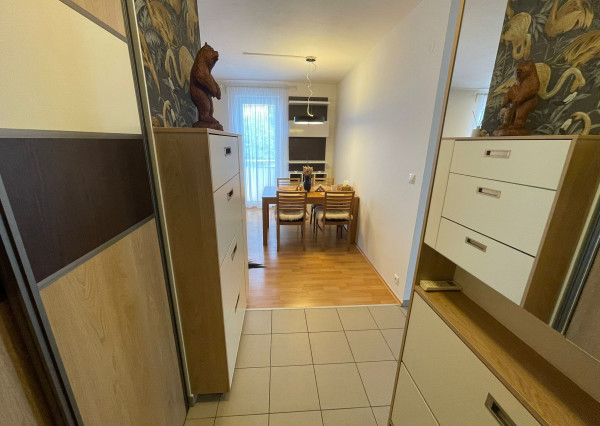 Na prenájom 3-izbový byt s balkónmi a 2 parkovacími miestami v Záhorskej Bystrici