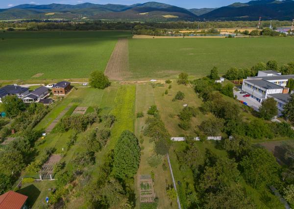 PREDAJ - pozemok na výstavbu rodinného domu (1020m2)