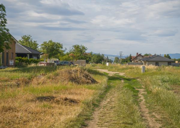 PREDAJ - pozemok na výstavbu rodinného domu (1020m2)