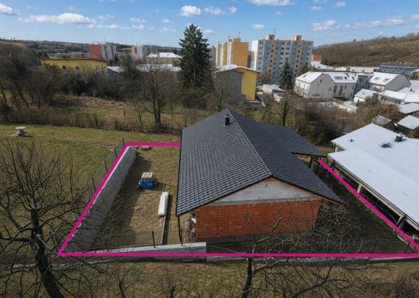 🏡 NA PREDAJ POSLEDNÝ RODINNÝ DOM v súkromnej ulici, Stará Turá