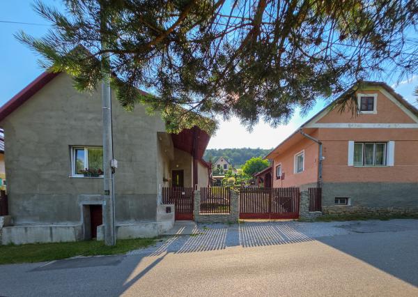 LÚČKA 2x chalupa/rod.dom na PREDAJ (okres Levoča)
