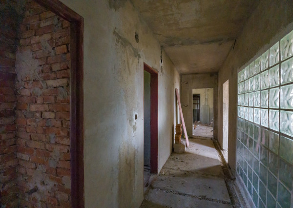 VEĽKÝ DOM, 2 422 m² POZEMKU A LES ZA ZÁHRADOU | HRACHOVIŠTE