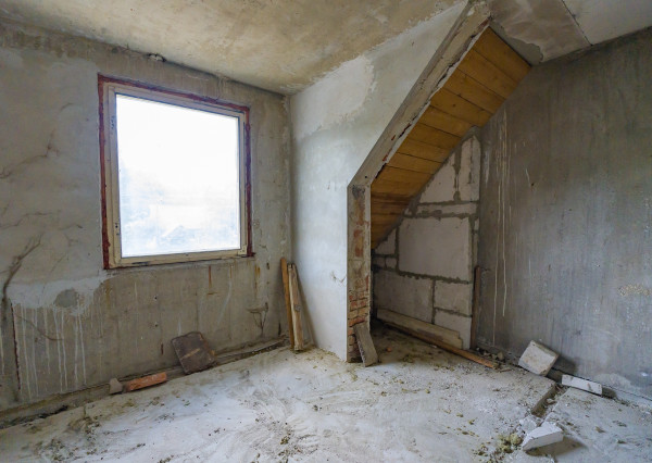 VEĽKÝ DOM, 2 422 m² POZEMKU A LES ZA ZÁHRADOU | HRACHOVIŠTE