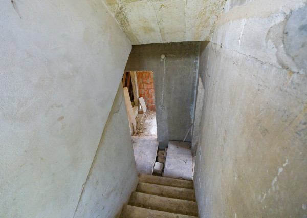 VEĽKÝ DOM, 2 422 m² POZEMKU A LES ZA ZÁHRADOU | HRACHOVIŠTE