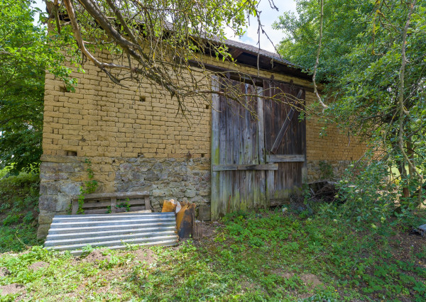VEĽKÝ DOM, 2 422 m² POZEMKU A LES ZA ZÁHRADOU | HRACHOVIŠTE