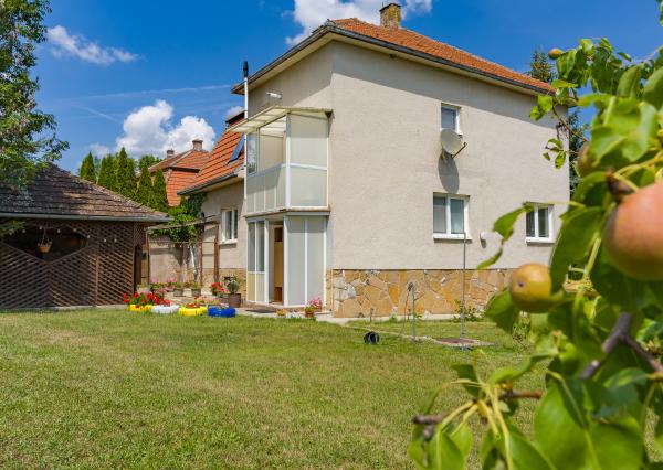 PREDAJ - 3 izbový byt v rodinnom dome s vlastným pozemkom, v obci Drietoma