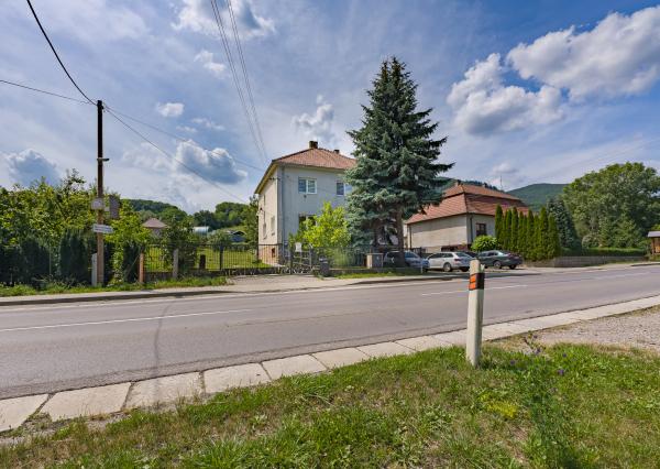 PREDAJ - 3 izbový byt v rodinnom dome s vlastným pozemkom, v obci Drietoma
