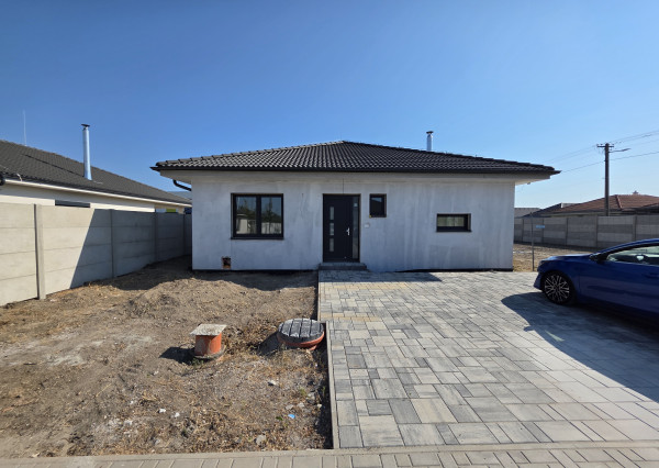 HVIEZDA!!! Posledný Dom na Javorovej pozemok 828m2