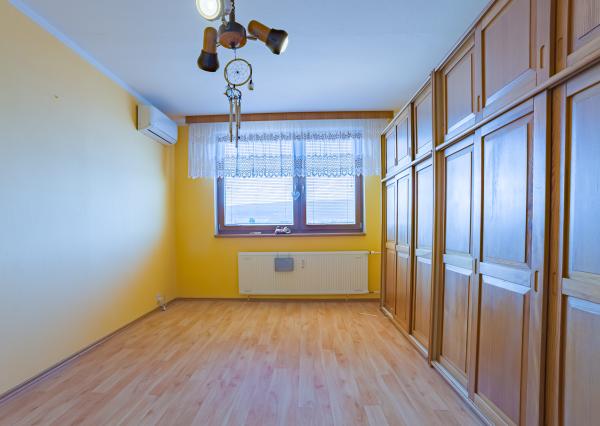 PREDAJ - veľký 3 izbový byt *s klimatizáciou, Piešťanská ul.
