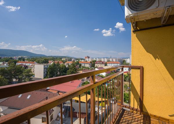 PREDAJ - veľký 3 izbový byt *s klimatizáciou, Piešťanská ul.
