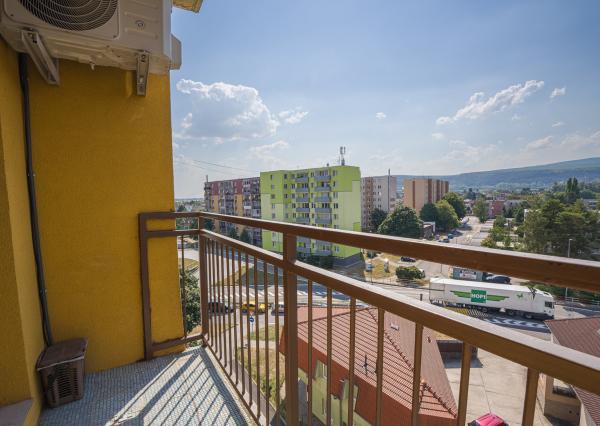 PREDAJ - veľký 3 izbový byt *s klimatizáciou, Piešťanská ul.