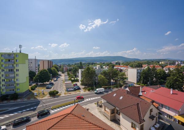 PREDAJ - veľký 3 izbový byt *s klimatizáciou, Piešťanská ul.