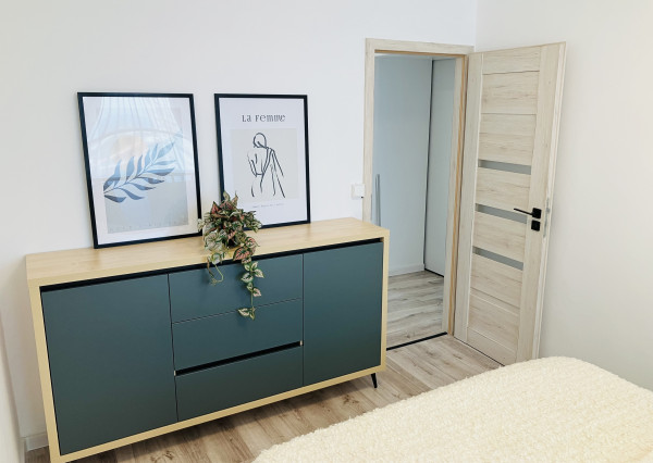 NA PRENÁJOM KOMPLETNE ZARIADENÝ 3-IZBOVÝ BYT 74 m² SO ZASKLENOU LODŽIOU – SMIŽANY