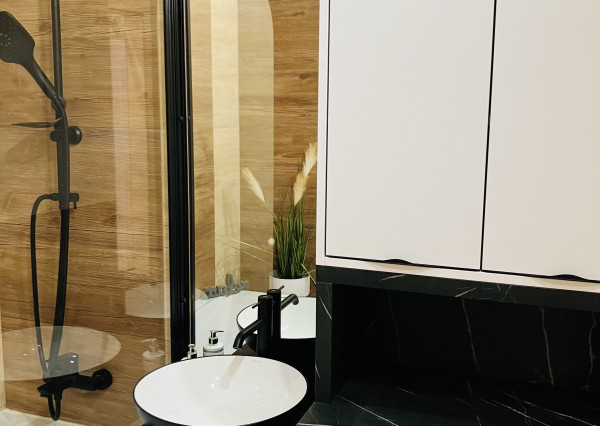 NA PRENÁJOM KOMPLETNE ZARIADENÝ 3-IZBOVÝ BYT 74 m² SO ZASKLENOU LODŽIOU – SMIŽANY
