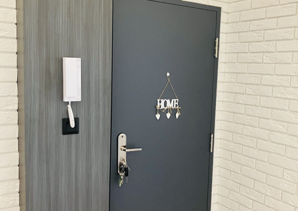 NA PRENÁJOM KOMPLETNE ZARIADENÝ 3-IZBOVÝ BYT 74 m² SO ZASKLENOU LODŽIOU – SMIŽANY