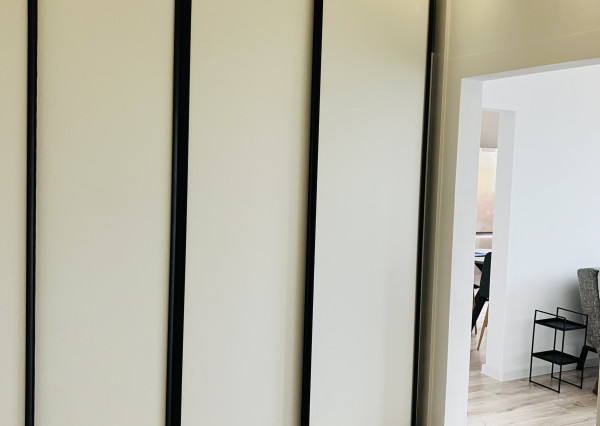 NA PRENÁJOM KOMPLETNE ZARIADENÝ 3-IZBOVÝ BYT 74 m² SO ZASKLENOU LODŽIOU – SMIŽANY