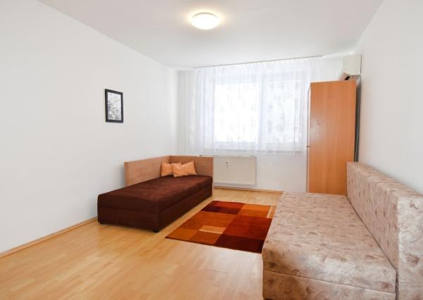 Atraktívny 3-izbový byt s klimatizáciou a balkónom – Záhorácka ulica, Malacky