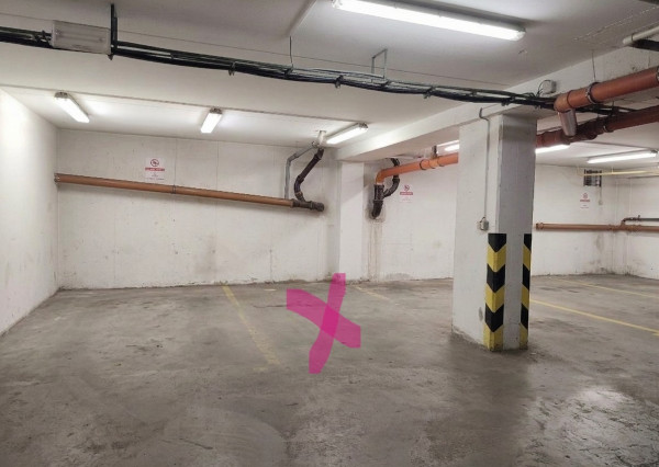 EXKLUZÍVNE NA PREDAJ: Garážové parkovacie státie v centre Malaciek – Malé námestie