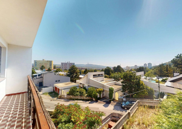 ✅ Priestranný rodinný dom 276 m² s dvojgarážou