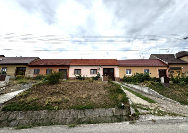 NA PREDAJ 3-IZBOVÝ RODINNÝ DOM V OBCI POPUDINSKÉ MOČIDĽANY – ČASŤ POPUDINY.