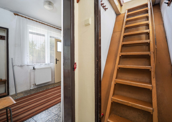 REZERVOVANÉ - 2,5-izbový rodinný dom s pivnicou a využiteľným podkrovím, DRAHOVCE