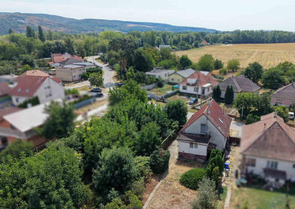 REZERVOVANÉ - 2,5-izbový rodinný dom s pivnicou a využiteľným podkrovím, DRAHOVCE