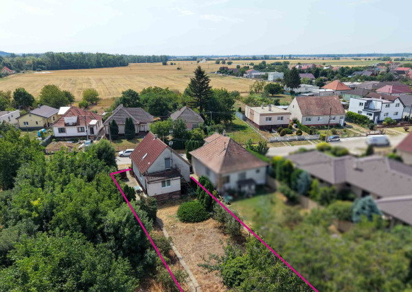 REZERVOVANÉ - 2,5-izbový rodinný dom s pivnicou a využiteľným podkrovím, DRAHOVCE