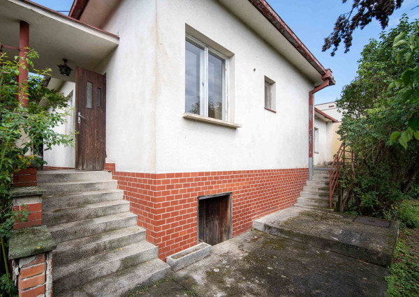 NA PREDAJ charizmatický 5-izbový rodinný dom, Považany