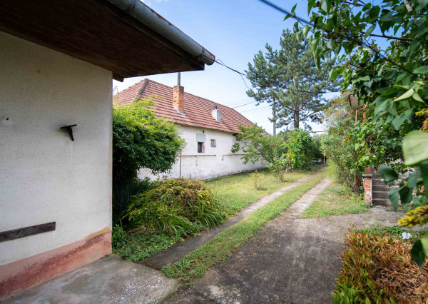 NA PREDAJ charizmatický 5-izbový rodinný dom, Považany