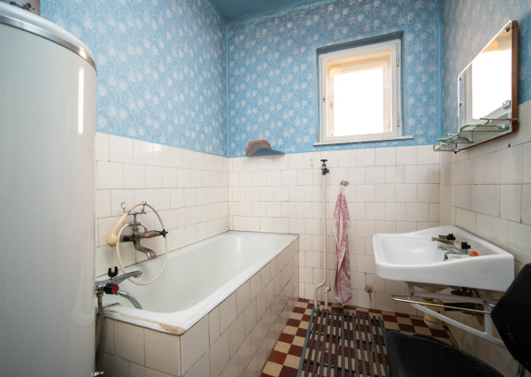 NA PREDAJ charizmatický 5-izbový rodinný dom, Považany