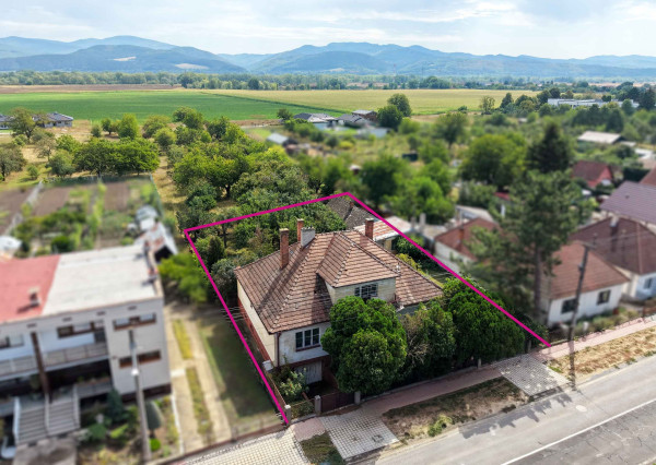 NA PREDAJ charizmatický 5-izbový rodinný dom, Považany