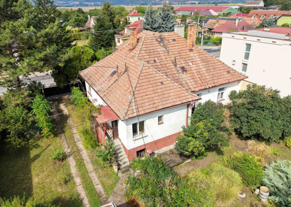 NA PREDAJ charizmatický 5-izbový rodinný dom, Považany