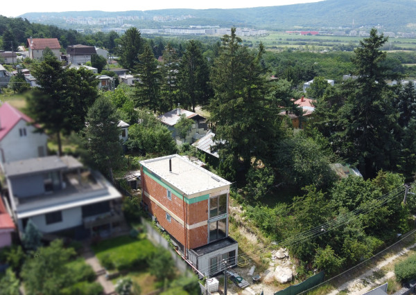 ✅ Novostavba rodinného domu v štádiu hrubej stavby