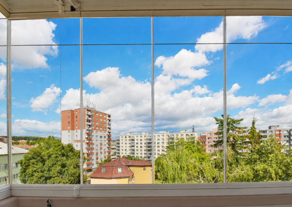 🏡 NA PREDAJ 3-izb. BYT S VEĽKOU KÚPEĽŇOU A ZASKLENÝM BALKÓNOM | DIBROVOVA | NOVÉ MESTO NAD VÁHOM