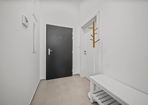 Na prenájom moderný 2-izbový byt – Lermontovova ulica, Palisády