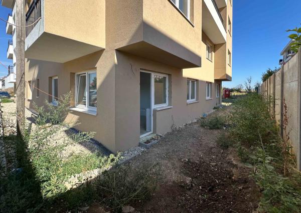 🏡 VILADOMY SENEC | NA PREDAJ 3-IZBOVÝ BYT SO SÚKROMNOU ZÁHRADKOU 48 m²