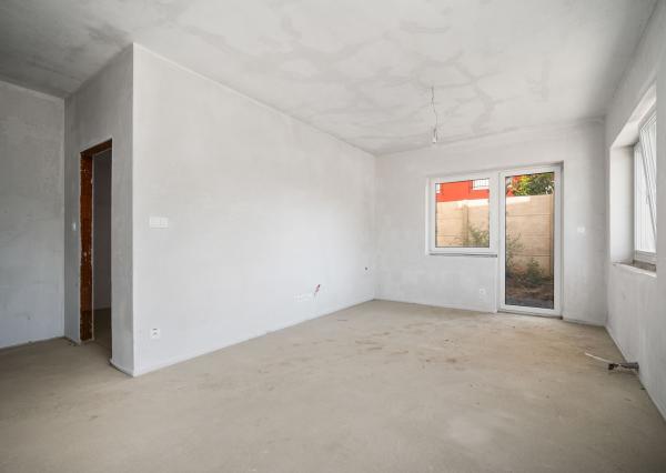 🏡 VILADOMY SENEC | NA PREDAJ 3-IZBOVÝ BYT SO SÚKROMNOU ZÁHRADKOU 48 m²