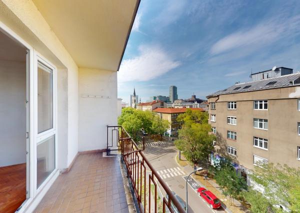 Svetlý 3-izbový byt s potenciálom a výhľadom na hrad