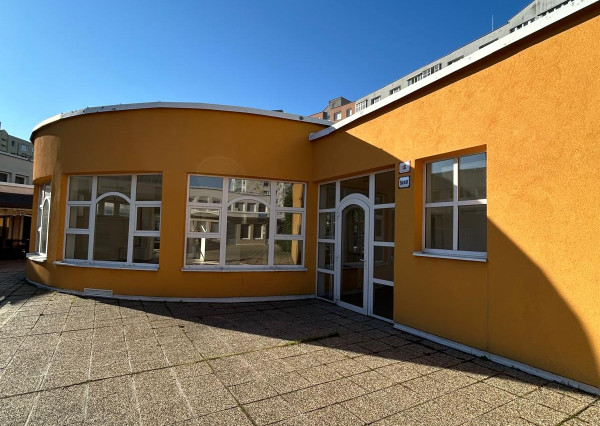 PREDAJ obchodného priestoru na komerčné využitie v Karlovej Vsi.