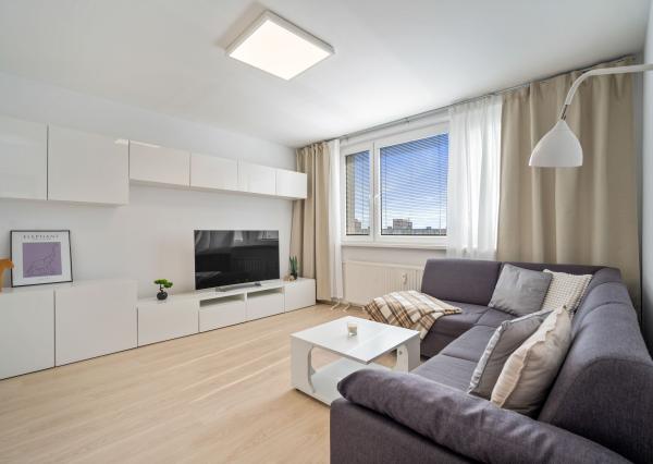 PREDAJ 3 izb. bytu s loggiou, Čiernovodská ul., Bratislava