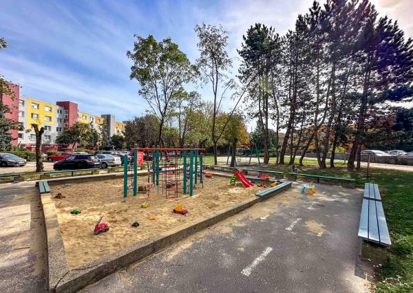 PREDAJ 3 izb. bytu s loggiou, Čiernovodská ul., Bratislava
