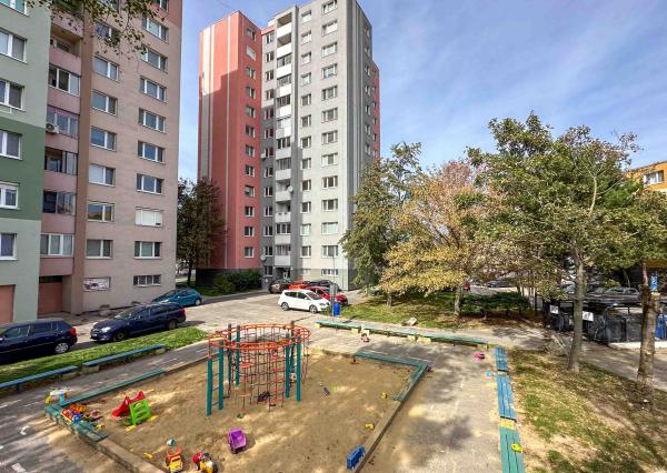PREDAJ 3 izb. bytu s loggiou, Čiernovodská ul., Bratislava