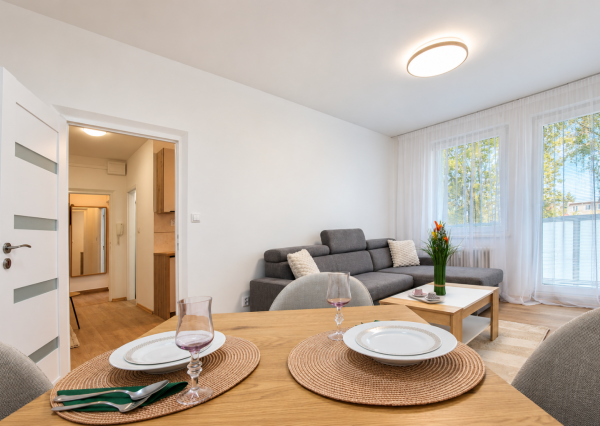 🏡 NA PRENÁJOM | KRÁSNY, KOMPLETNE ZREKONŠTRUOVANÝ 2-IZBOVÝ BYT S BALKÓNOM – NOVÉ MESTO NAD VÁHOM
