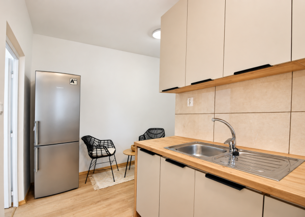 🏡 NA PRENÁJOM | KRÁSNY, KOMPLETNE ZREKONŠTRUOVANÝ 2-IZBOVÝ BYT S BALKÓNOM – NOVÉ MESTO NAD VÁHOM